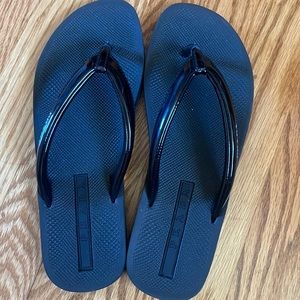 PRADA black flip flops 8